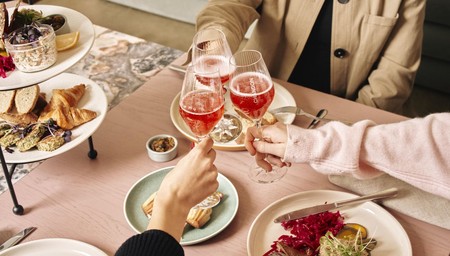 Sparkling Brunch and behind the Bubbles